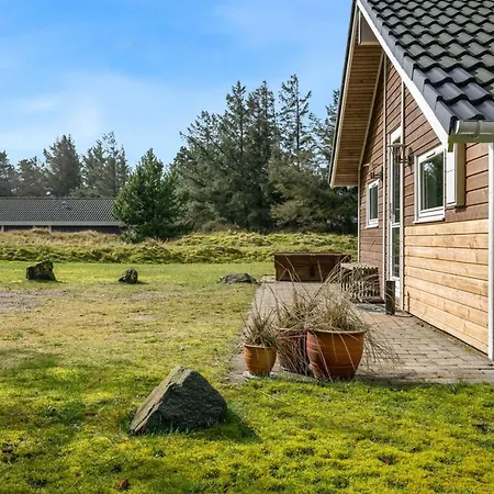 Anisette - 1km From The Sea By Interhome